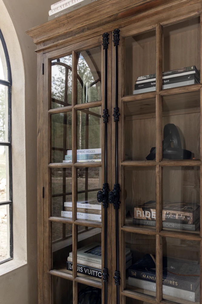 Artwood Elmwood 2 Door Display Cabinet - Image 3