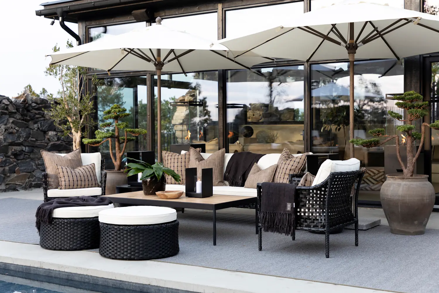 Santa Monica Outdoor Sofa - Classic Black - Image 2