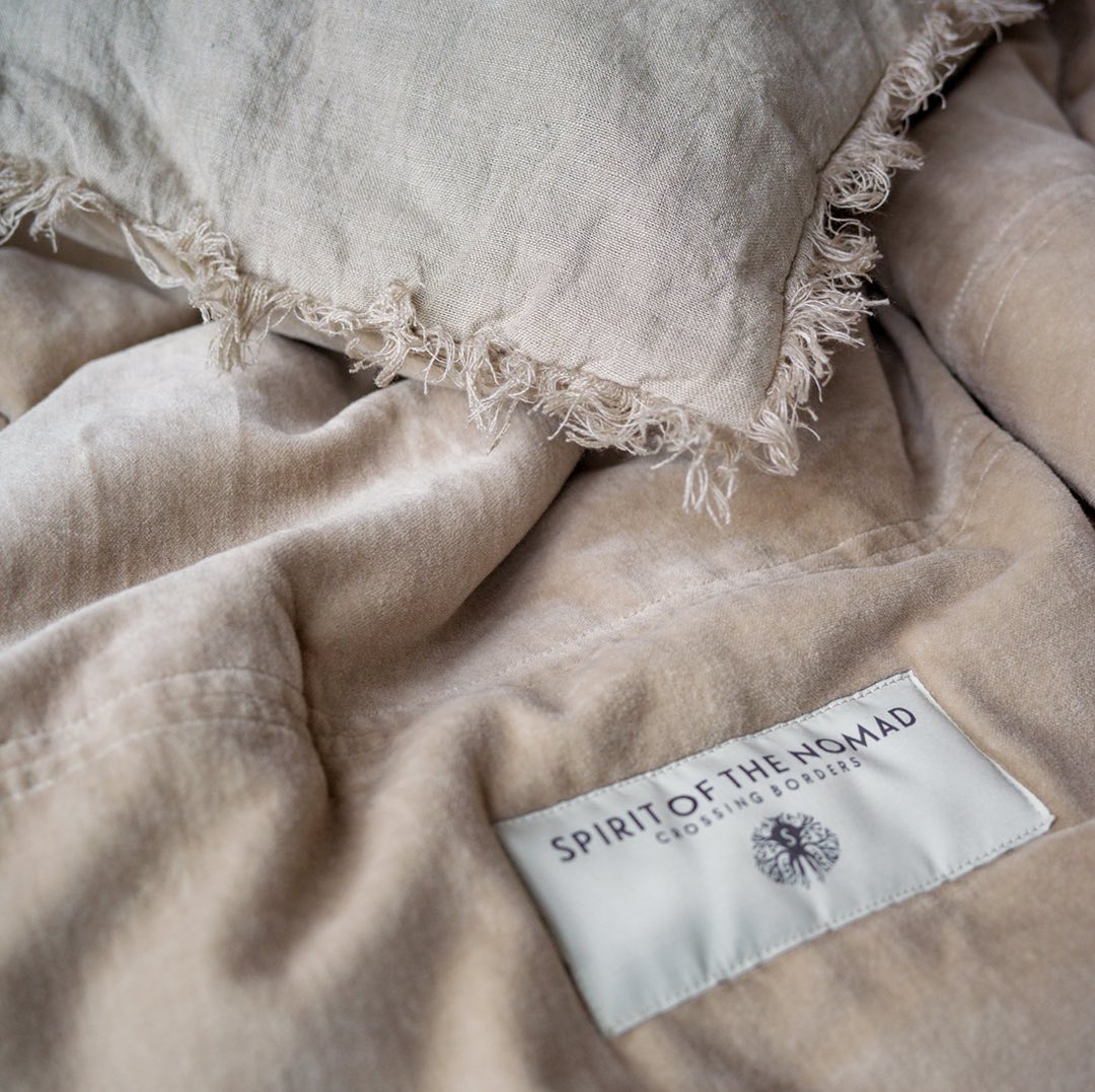 Desert Beige Velvet & Linen Bedspread - Large - Image 4